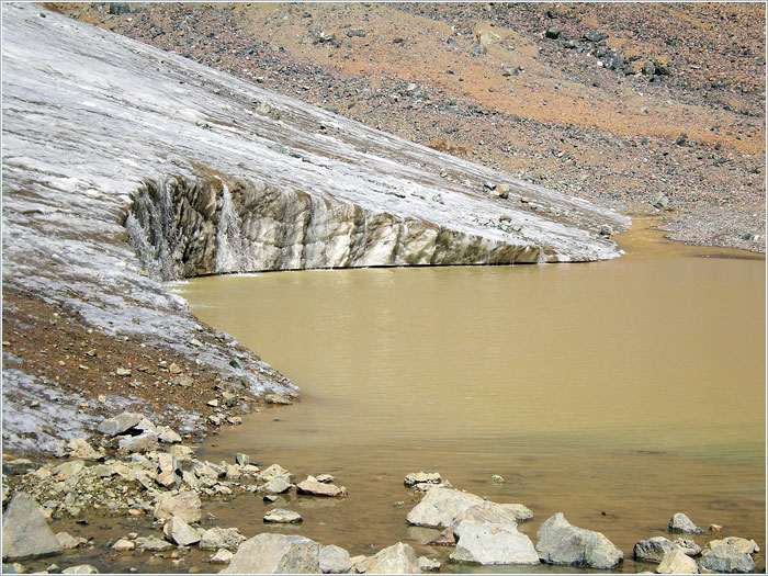 Заилийский Алатау, Тянь-Шань, Казахстан. Ручьи с ледника Кокбулак