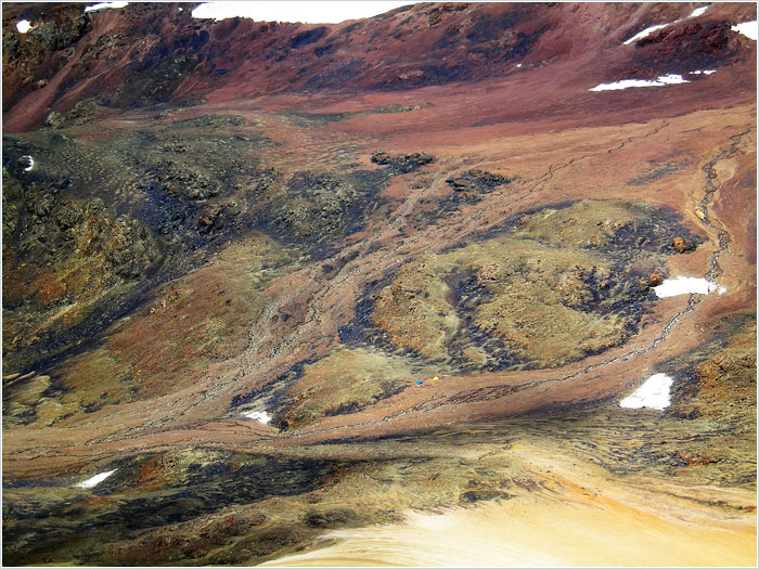 Заилийский Алатау, Тянь-Шань, Казахстан. Палатки на перевале Кокбулак