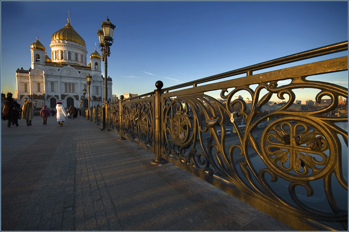 Храм Христа Спасителя. Мост. Москва