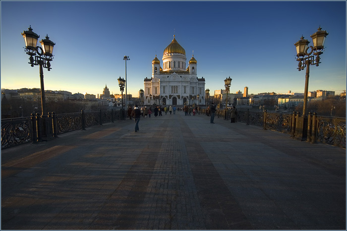Храм Христа Спасителя. Мост. Москва