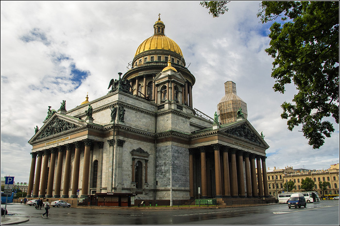 Колоннада Исаакиевского собора. Санкт-Петербург.  Фото.