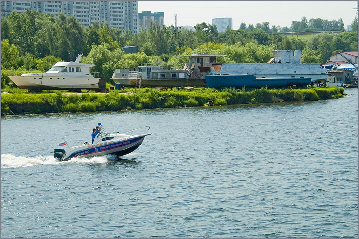 Москва-река. Корабли на берегу