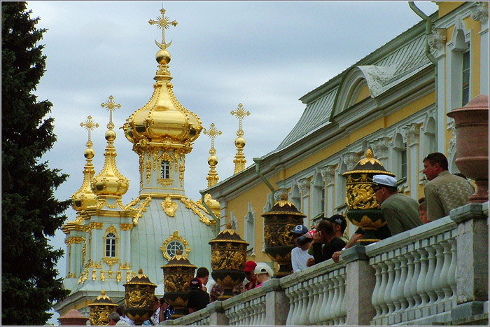 Петергоф. Петродворец. Большой каскад. Зрители