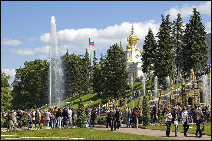 Петергоф. Петродворец. Большой каскад. Самсон. Фонтан. Посетители.