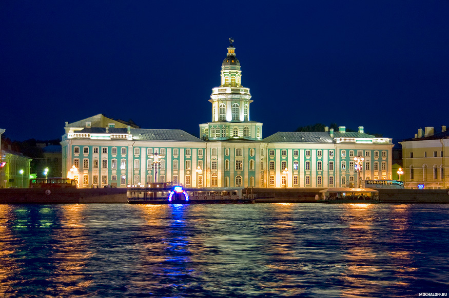 Белые ночи в Санкт-Петербурге. Развод мостов. Фото.