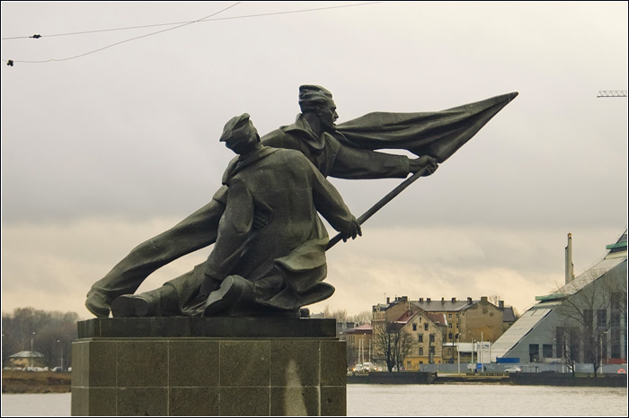 Латвия. Рига.   Фото города. Памятник борцам революции 1905 года
