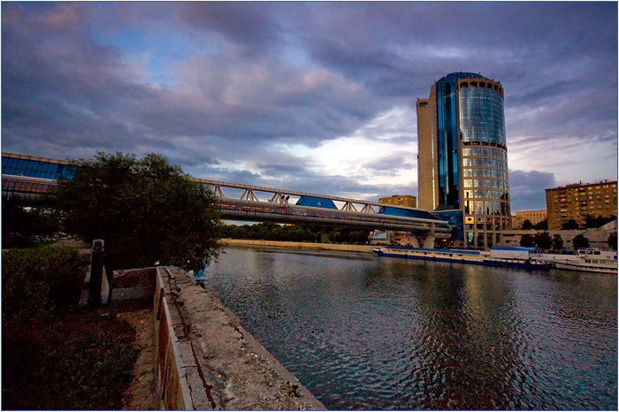 Москва-река. Мост Багратион и башня 2000